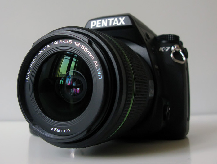 к фотоаппарату прилагался всепогодный китовый объектив Pentax DA 18-55mm f/3.5-5.6 AL WR